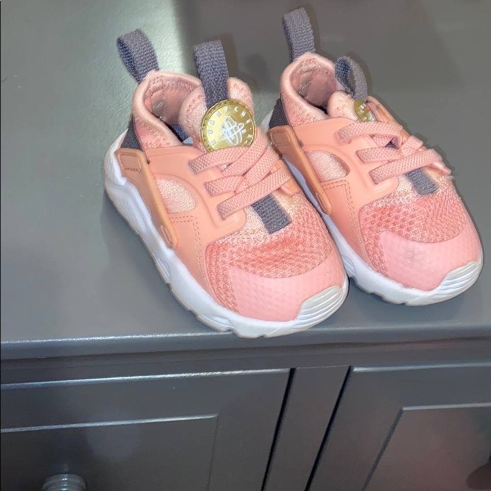Pink nike shoes